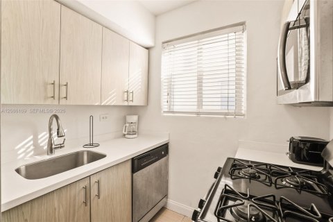 Condo in Miami Beach, Florida, 1 bedroom № 2367841 - photo 7