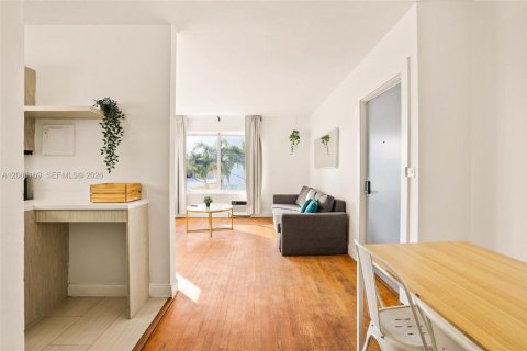 Condo in Miami Beach, Florida, 1 bedroom № 2367841 - photo 2