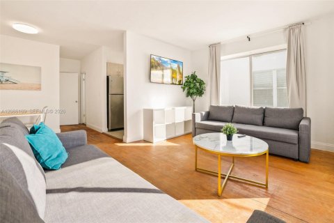 Condo in Miami Beach, Florida, 1 bedroom № 2367841 - photo 10