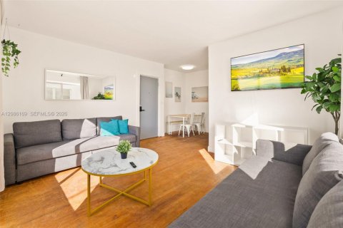 Condo in Miami Beach, Florida, 1 bedroom № 2367841 - photo 11