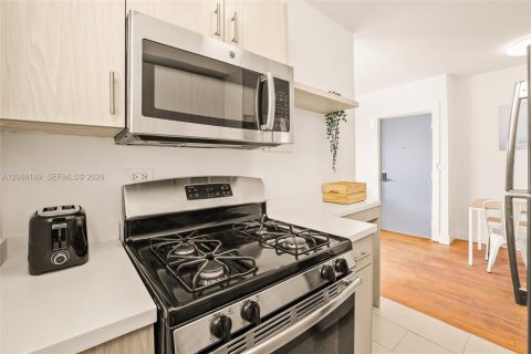 Condo in Miami Beach, Florida, 1 bedroom № 2367841 - photo 8