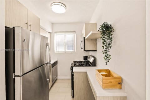 Condo in Miami Beach, Florida, 1 bedroom № 2367841 - photo 4