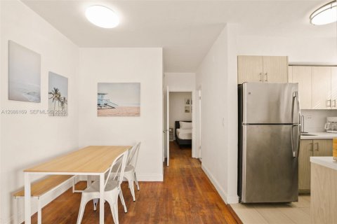 Condo in Miami Beach, Florida, 1 bedroom № 2367841 - photo 12