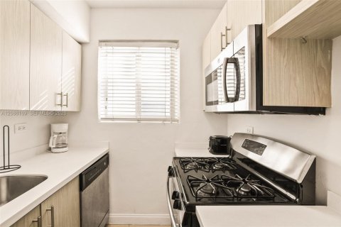 Condo in Miami Beach, Florida, 1 bedroom № 2367841 - photo 6