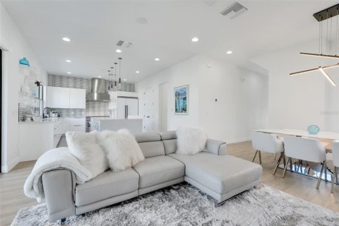 House in Winter Park, Florida 4 bedrooms, 201.6 sq.m. № 2098746 - photo 15
