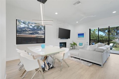 House in Winter Park, Florida 4 bedrooms, 201.6 sq.m. № 2098746 - photo 13