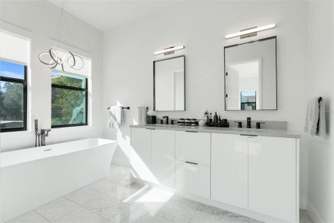 House in Winter Park, Florida 4 bedrooms, 201.6 sq.m. № 2098746 - photo 27