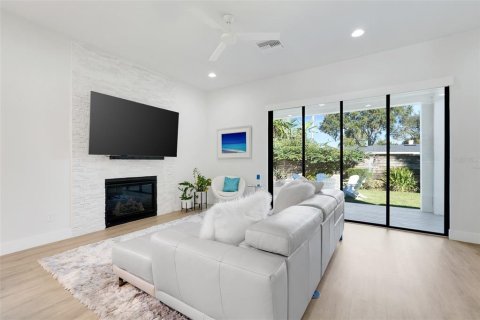 House in Winter Park, Florida 4 bedrooms, 201.6 sq.m. № 2098746 - photo 14