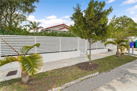 Снять в аренду виллу или дом в Майами, Флорида 3 спальни, 141.12м2, № 2001468 - фото 4