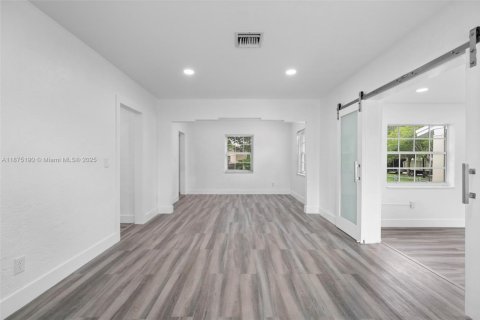Casa en venta en West Miami, Florida, 3 dormitorios, 107.21 m2 № 1923236 - foto 1