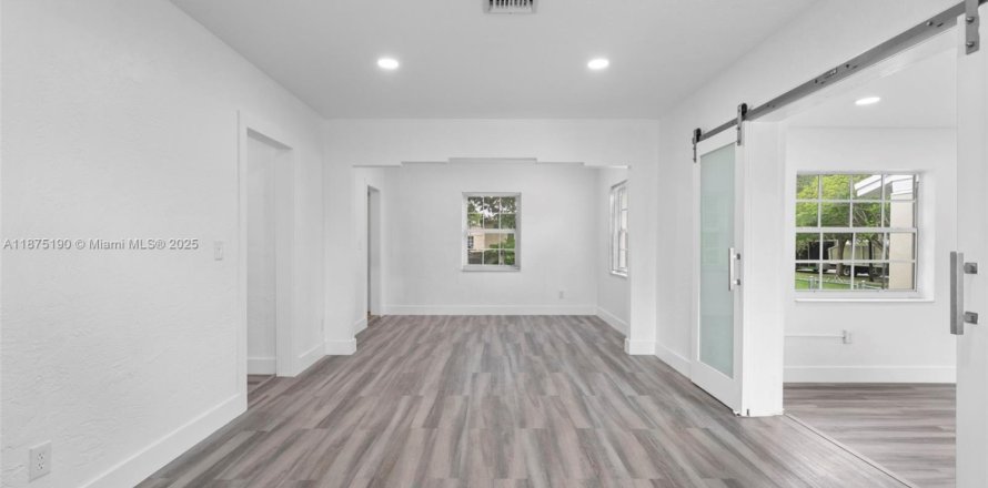 Casa en West Miami, Florida 3 dormitorios, 107.21 m2 № 1923236