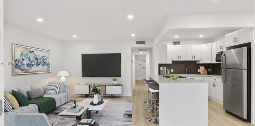 Condominio en Pembroke Pines, Florida, 2 dormitorios  № 2002233