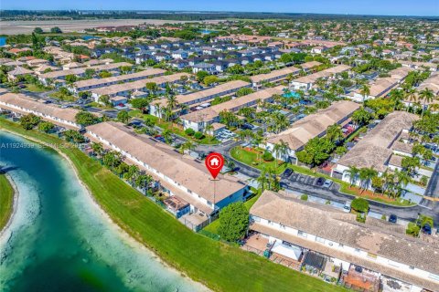 Casa en venta en Miami, Florida, 3 dormitorios, 154.87 m2 № 1983035 - foto 11