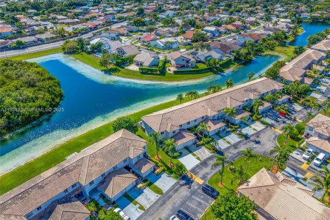Casa en venta en Miami, Florida, 3 dormitorios, 154.87 m2 № 1983035 - foto 14