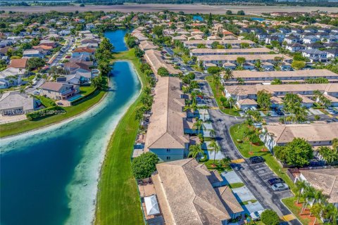 Casa en venta en Miami, Florida, 3 dormitorios, 154.87 m2 № 1983035 - foto 12