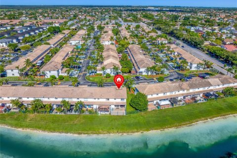 Casa en venta en Miami, Florida, 3 dormitorios, 154.87 m2 № 1983035 - foto 9