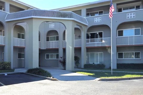 Condominio en Clearwater, Florida, 2 dormitorios  № 2102285
