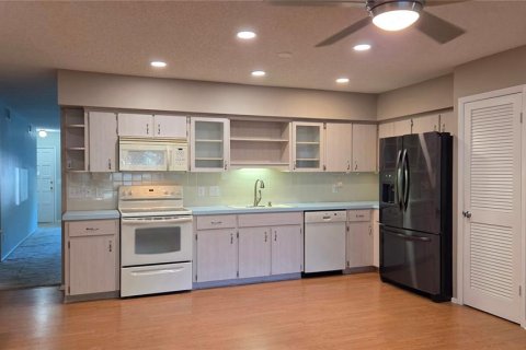 Condo in Clearwater, Florida, 2 bedrooms № 2102285 - photo 6