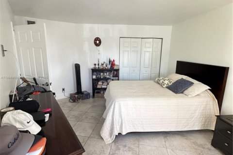 Condo in Sunny Isles Beach, Florida, 2 bedrooms  № 2076720 - photo 12