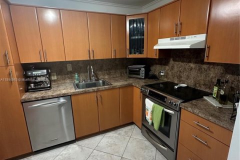 Condo in Sunny Isles Beach, Florida, 2 bedrooms  № 2076720 - photo 5