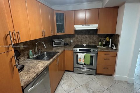 Condo in Sunny Isles Beach, Florida, 2 bedrooms  № 2076720 - photo 7