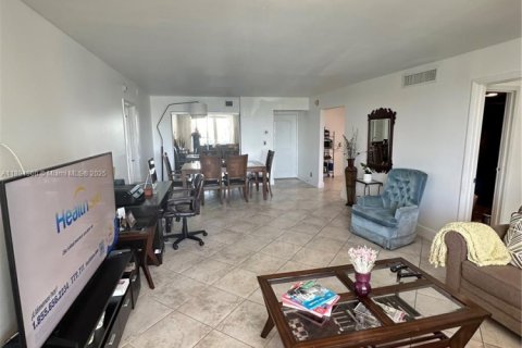 Condo in Sunny Isles Beach, Florida, 2 bedrooms  № 2076720 - photo 4