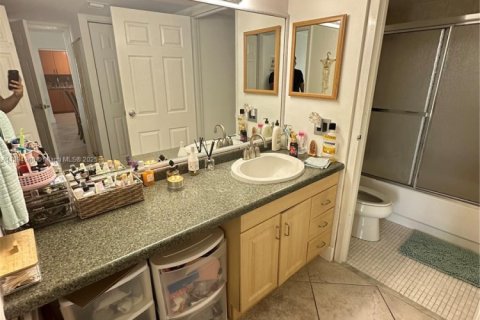 Condo in Sunny Isles Beach, Florida, 2 bedrooms  № 2076720 - photo 15