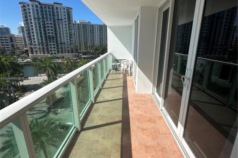 Condo in Sunny Isles Beach, Florida, 2 bedrooms  № 2076720 - photo 20