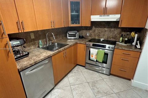 Condo in Sunny Isles Beach, Florida, 2 bedrooms  № 2076720 - photo 8
