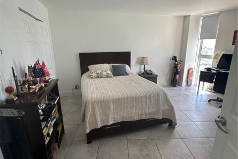 Condo in Sunny Isles Beach, Florida, 2 bedrooms  № 2076720 - photo 9