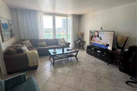 Condo in Sunny Isles Beach, Florida, 2 bedrooms  № 2076720 - photo 2