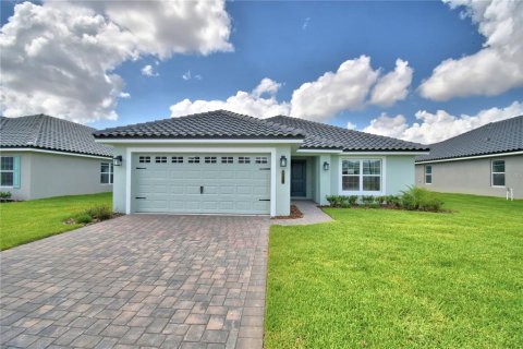 Casa en Auburndale, Florida 3 dormitorios, 183.02 m2 № 2102183