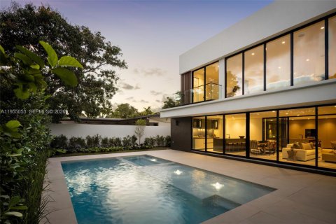 Casa en venta en Miami, Florida, 5 dormitorios, 461.17 m2 № 2011130 - foto 3