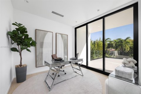 Casa en venta en Miami, Florida, 5 dormitorios, 461.17 m2 № 2011130 - foto 27