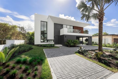 Casa en venta en Miami, Florida, 5 dormitorios, 461.17 m2 № 2011130 - foto 2
