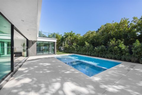 Casa en venta en Miami, Florida, 5 dormitorios, 461.17 m2 № 2011130 - foto 24