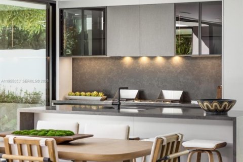 Casa en venta en Miami, Florida, 5 dormitorios, 461.17 m2 № 2011130 - foto 17