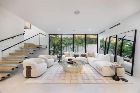 Casa en venta en Miami, Florida, 5 dormitorios, 461.17 m2 № 2011130 - foto 8