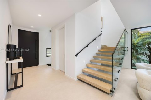 Casa en venta en Miami, Florida, 5 dormitorios, 461.17 m2 № 2011130 - foto 6