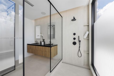 Casa en venta en Miami, Florida, 5 dormitorios, 461.17 m2 № 2011130 - foto 30
