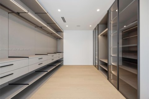 Casa en venta en Miami, Florida, 5 dormitorios, 461.17 m2 № 2011130 - foto 21