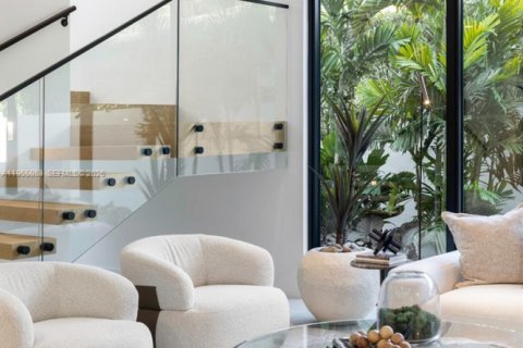 Casa en venta en Miami, Florida, 5 dormitorios, 461.17 m2 № 2011130 - foto 15