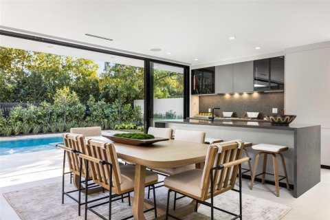Casa en venta en Miami, Florida, 5 dormitorios, 461.17 m2 № 2011130 - foto 13