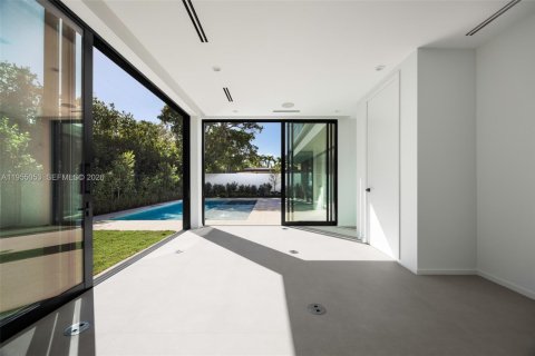 Casa en venta en Miami, Florida, 5 dormitorios, 461.17 m2 № 2011130 - foto 26