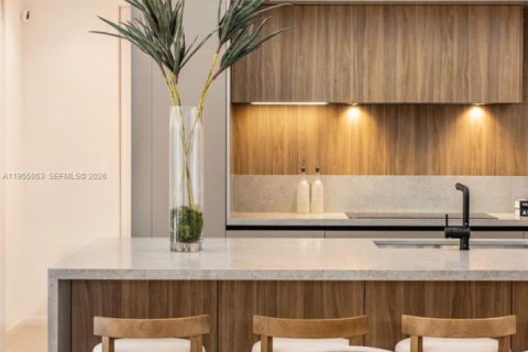 Casa en venta en Miami, Florida, 5 dormitorios, 461.17 m2 № 2011130 - foto 16