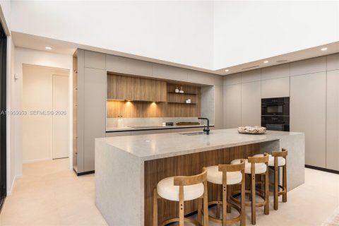 Casa en venta en Miami, Florida, 5 dormitorios, 461.17 m2 № 2011130 - foto 11