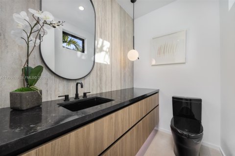 Casa en venta en Miami, Florida, 5 dormitorios, 461.17 m2 № 2011130 - foto 28