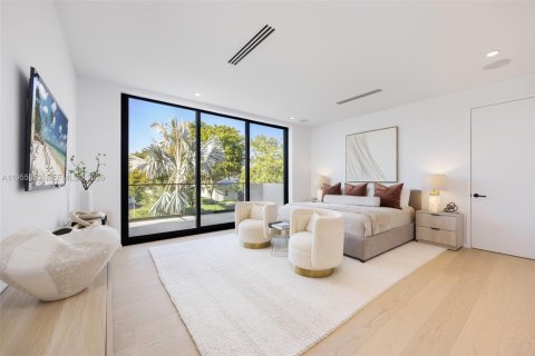 Casa en venta en Miami, Florida, 5 dormitorios, 461.17 m2 № 2011130 - foto 18