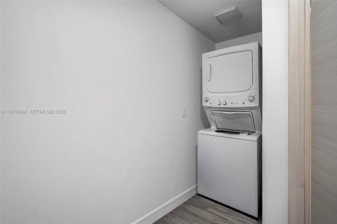 Condo in Miami, Florida, 3 bedrooms  № 2042683 - photo 30