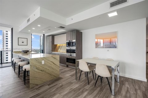 Condo in Miami, Florida, 3 bedrooms  № 2042683 - photo 5